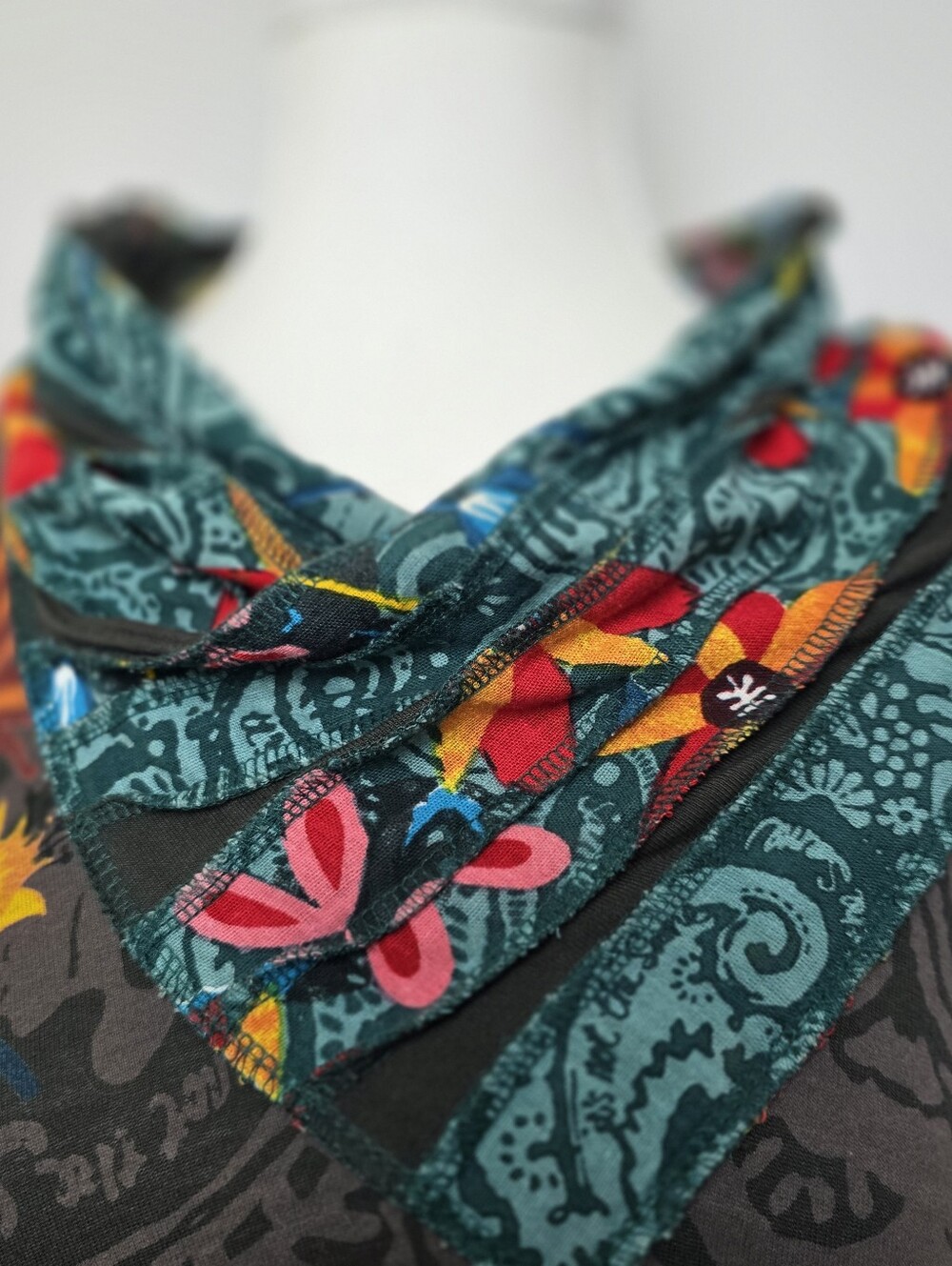 Desigual Eugenia Dark Gray Floral Paisley Long Sleeve Boho Top Women's Size M - Picture 4 of 9